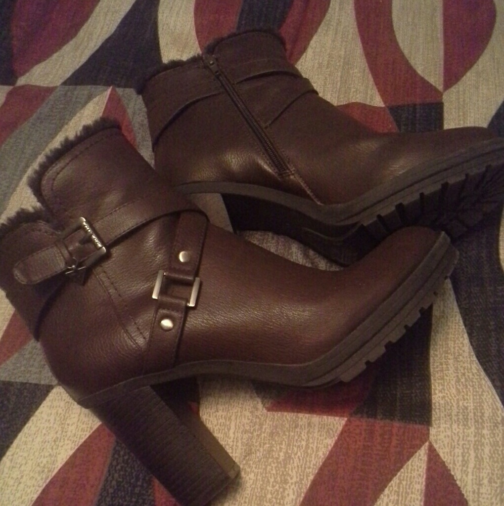Guess fur trimmed ankle booties size 12m